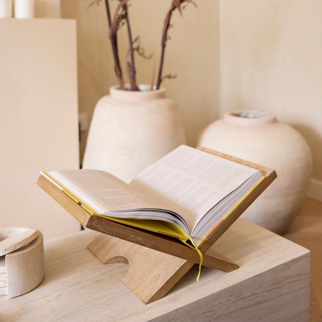 Como Book Stand - Natural