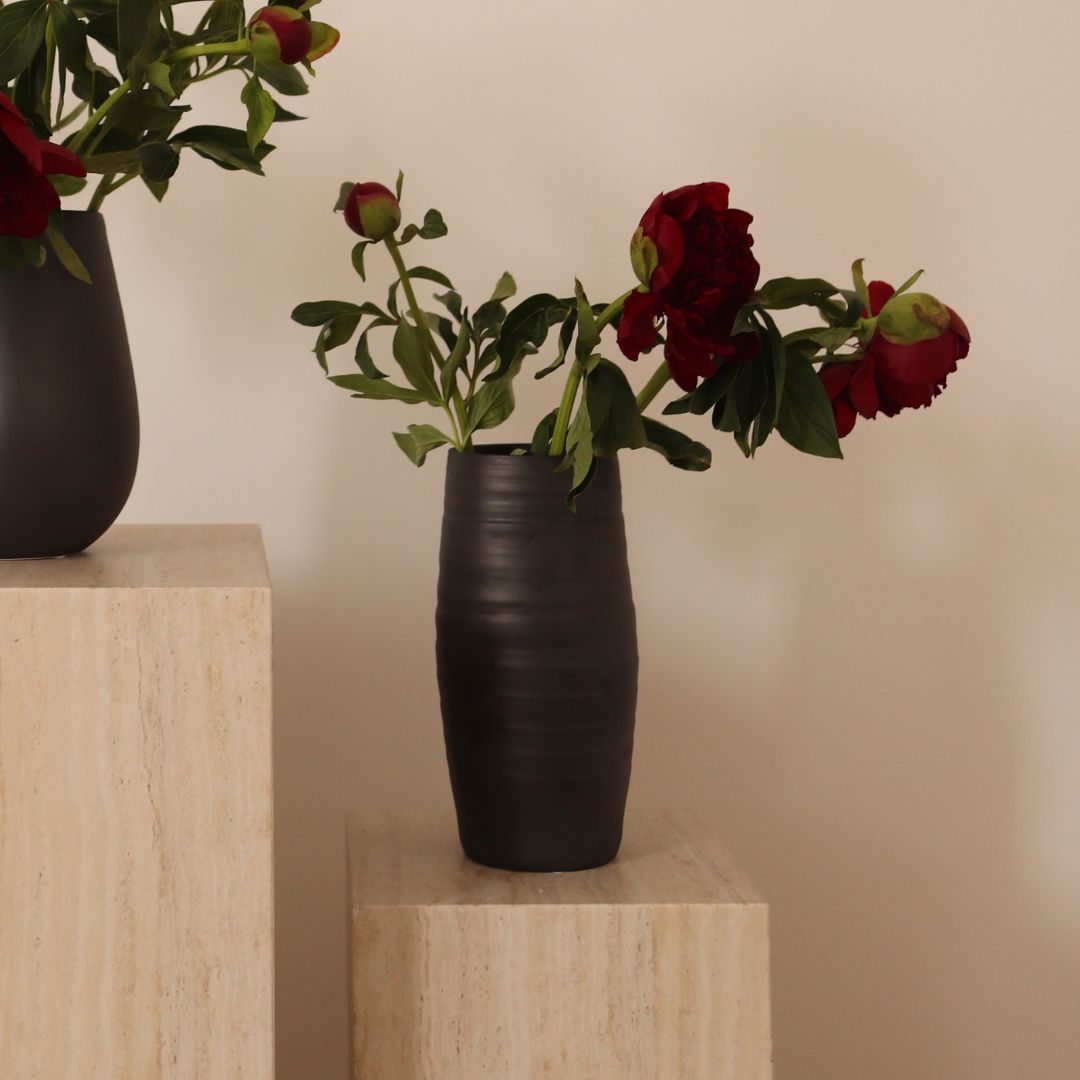 Ash Vase Medium - Black