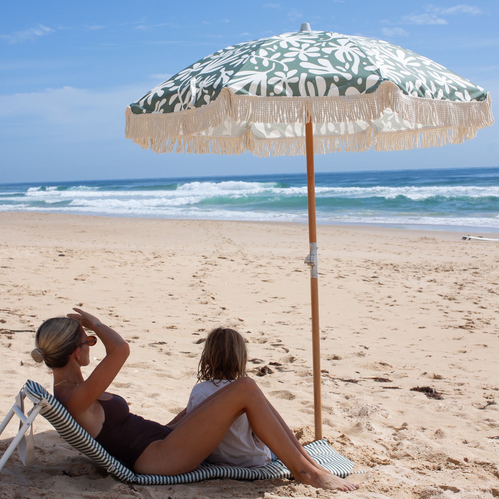 Luxe Beach Umbrella - The Vacay OliveMeluka Furniture by Danske Mobler